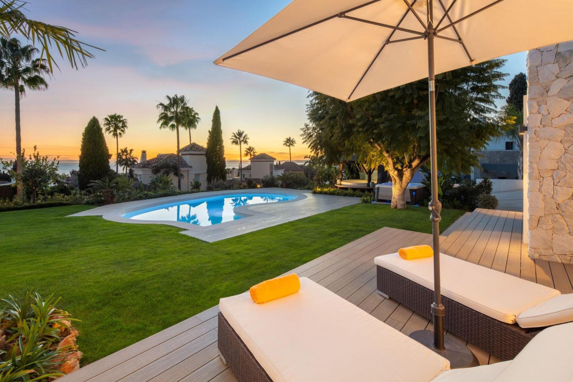 Absolute High End Near With Jacuzzi! Marbella
