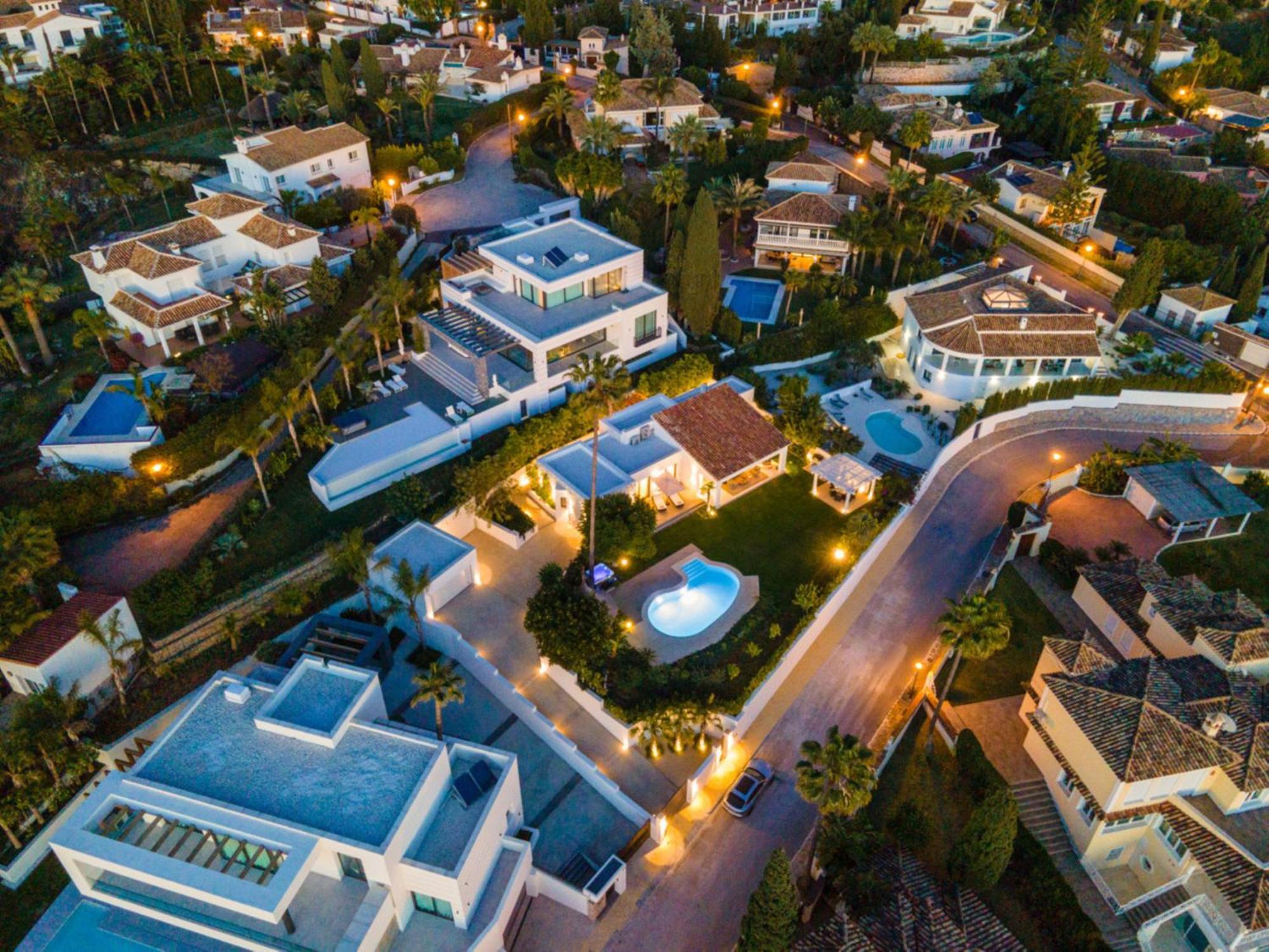 Absolute High End Near With Jacuzzi! Marbella