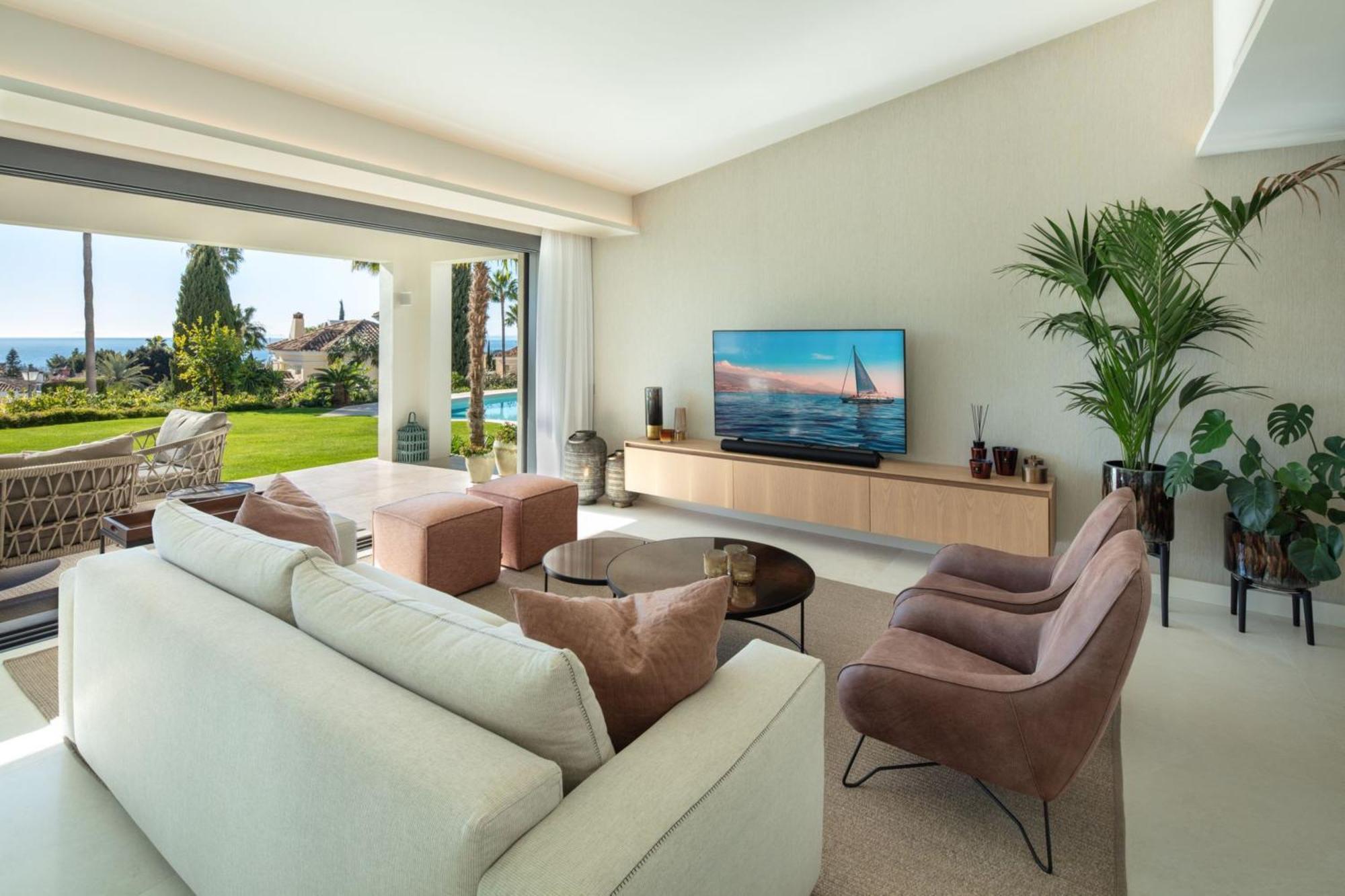 Absolute High End Near With Jacuzzi! Villa Marbella