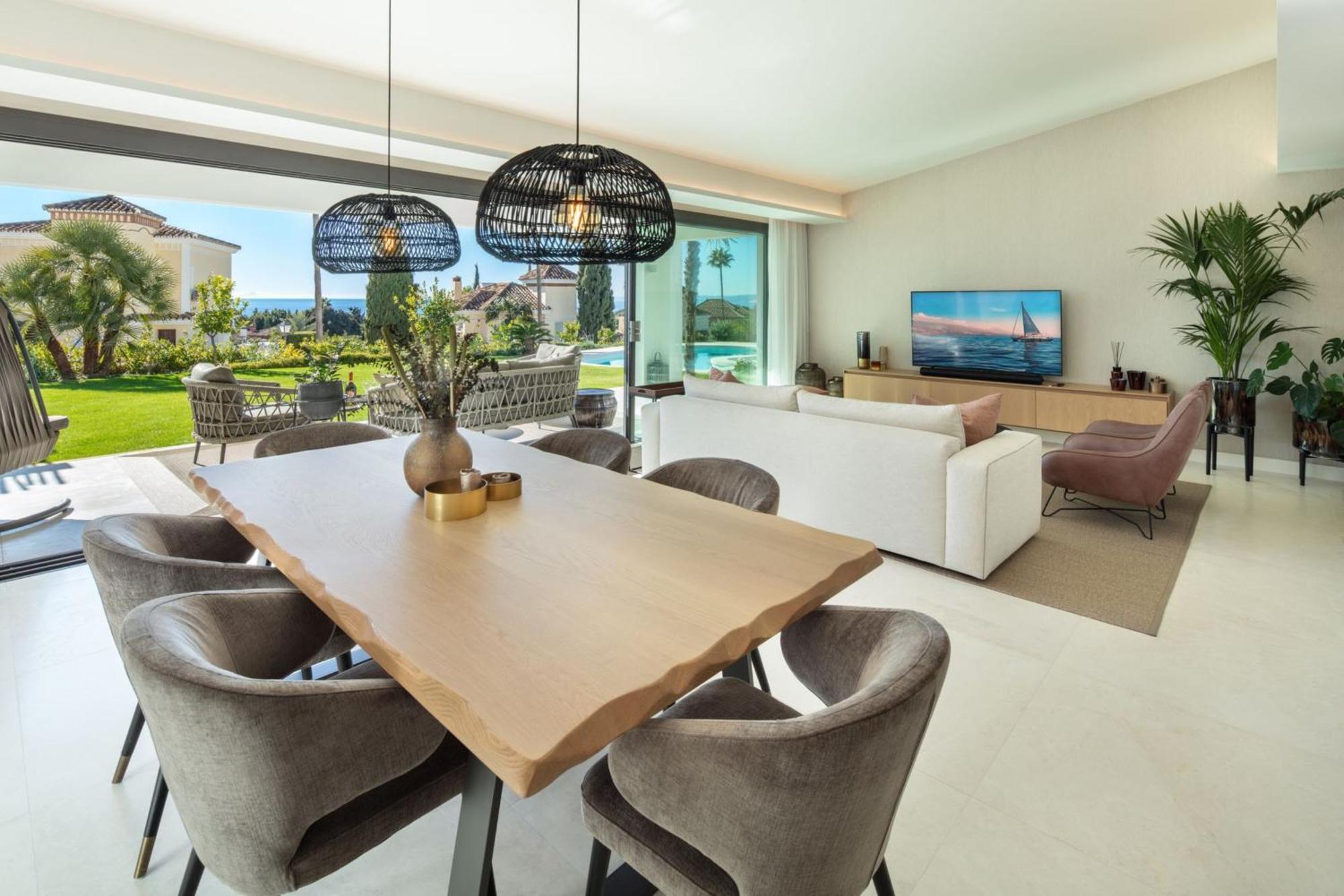 Absolute High End Near With Jacuzzi!
