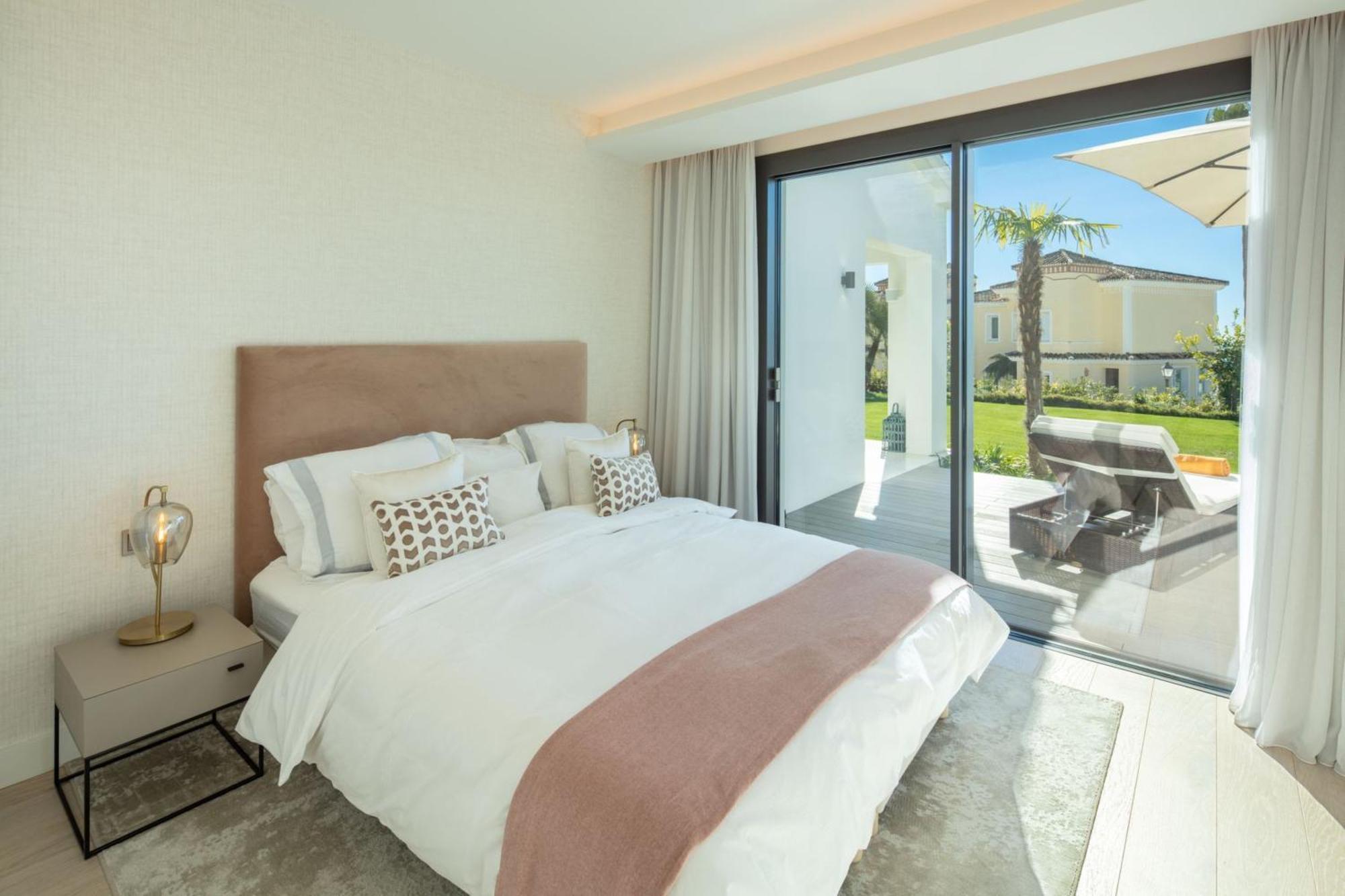 Absolute High End Near With Jacuzzi! *