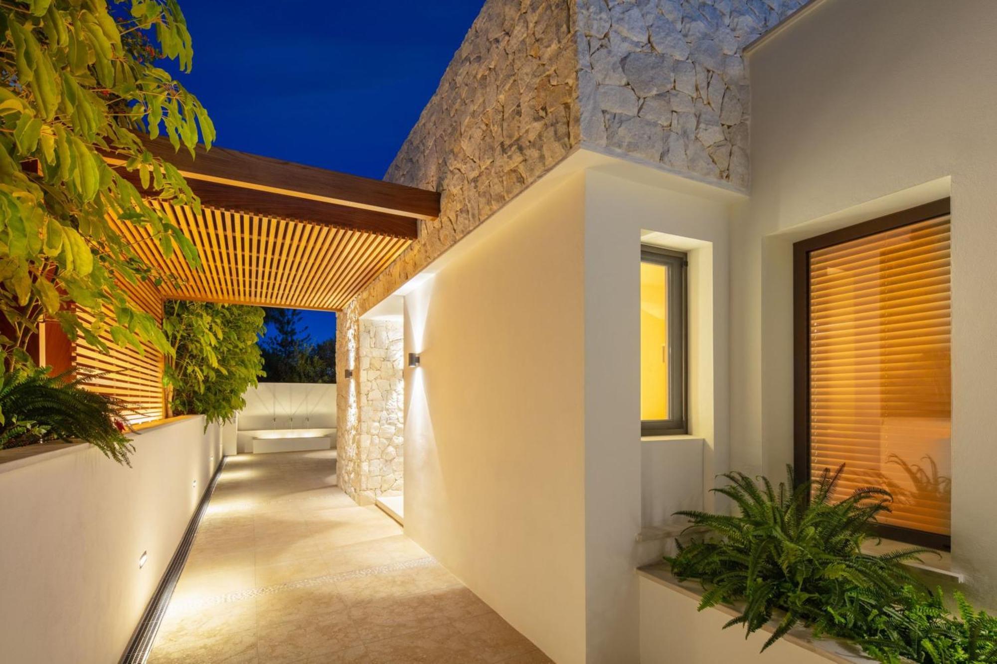 Villa Absolute High End Near With Jacuzzi! *