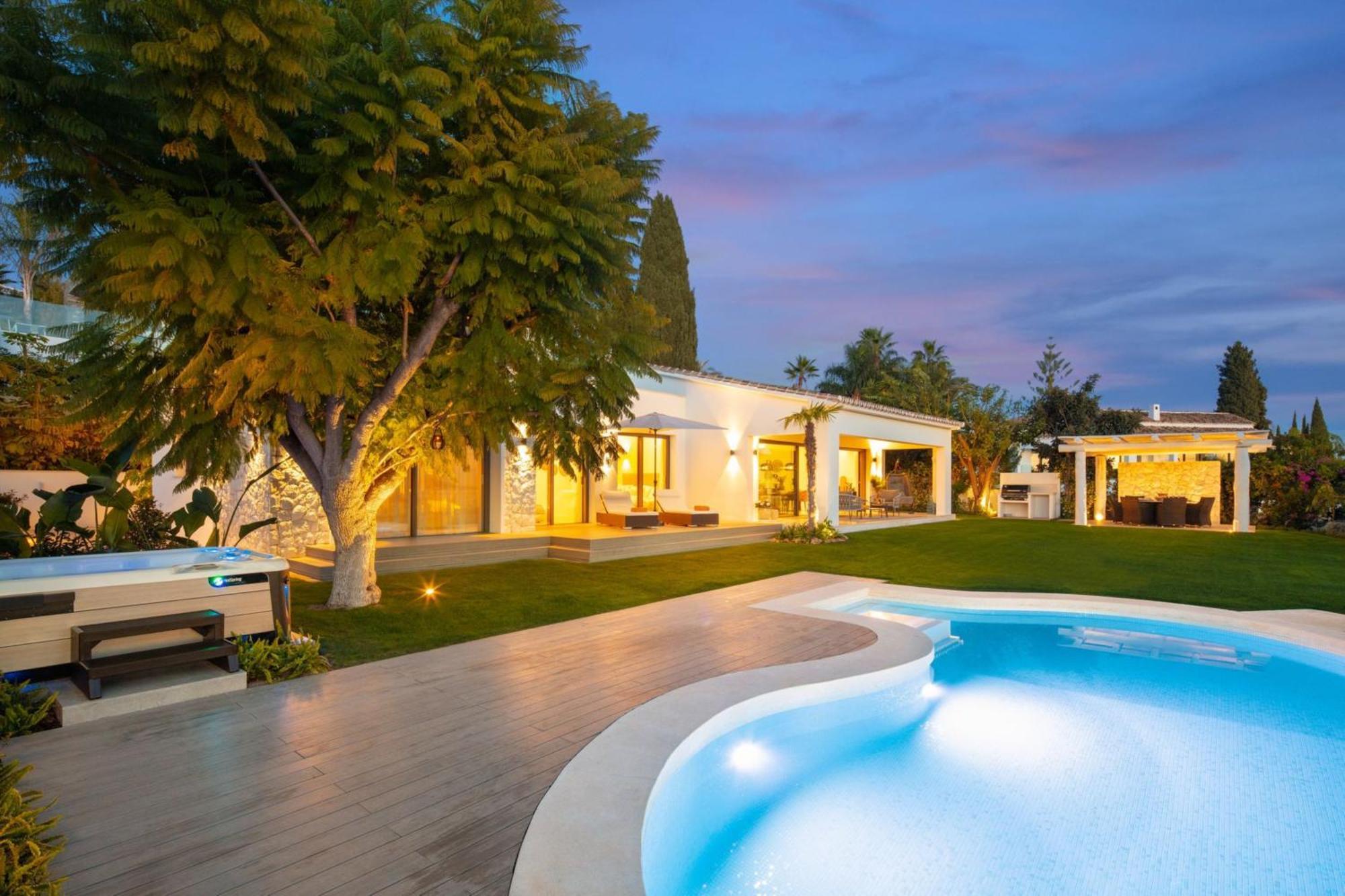 Absolute High End Near With Jacuzzi! Villa