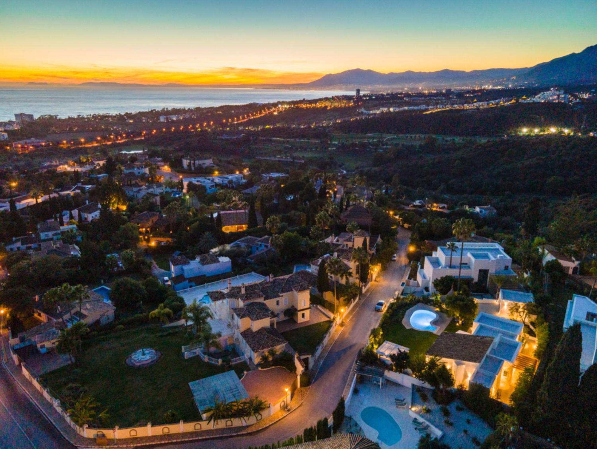 Absolute High End Near With Jacuzzi! Marbella