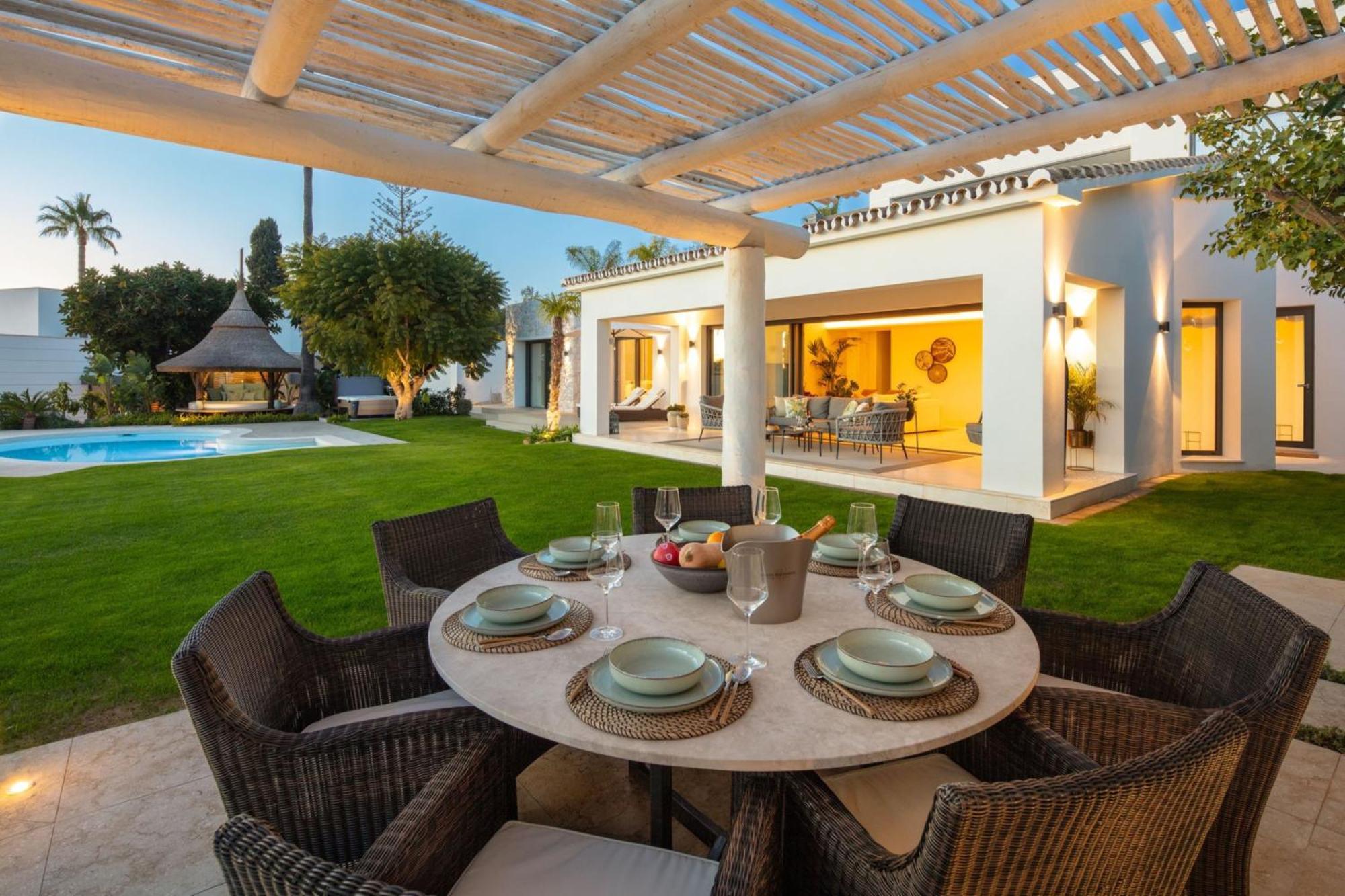 Villa Absolute High End Near With Jacuzzi!
